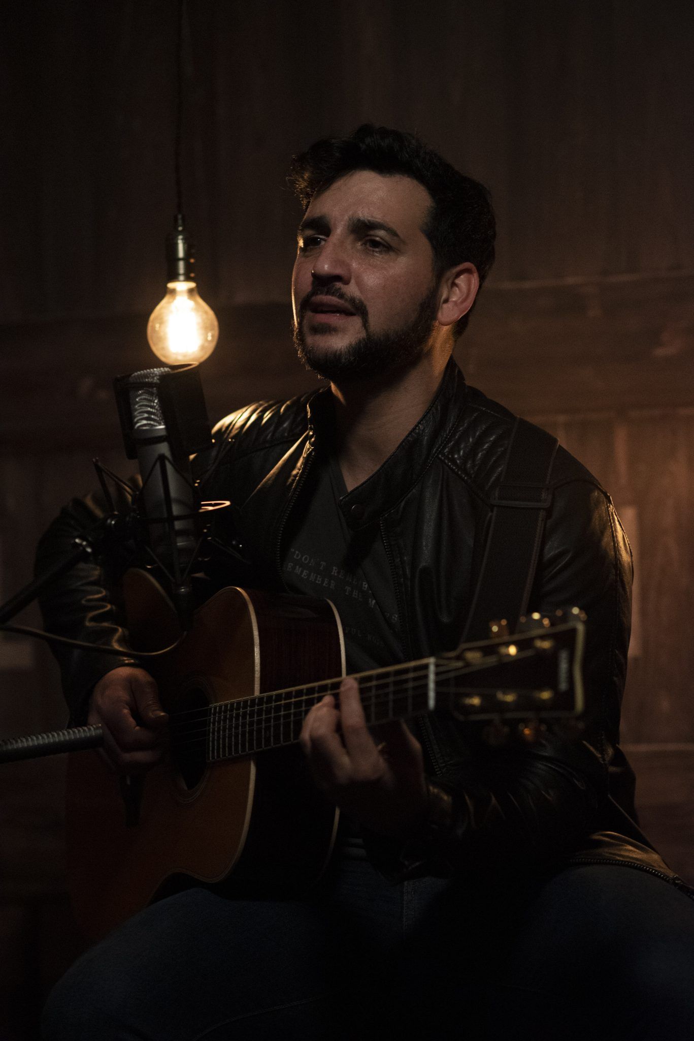 Músico grabando una sesión en El Cubo
